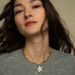 Mother of Pearl Flower Necklace with Pavé White Diamonds